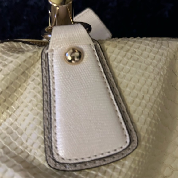 Gorgeous Coach exclusive collection that is in Excellent condition. - Picture 11 of 17